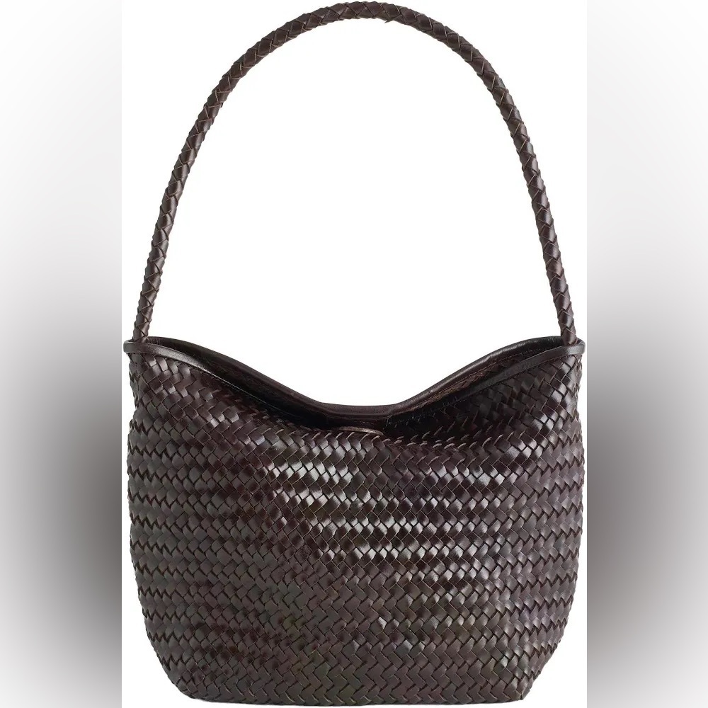 Madewell Woven Shoulder Bag in Coffee Bean 🫘 Sold out Everywhere.